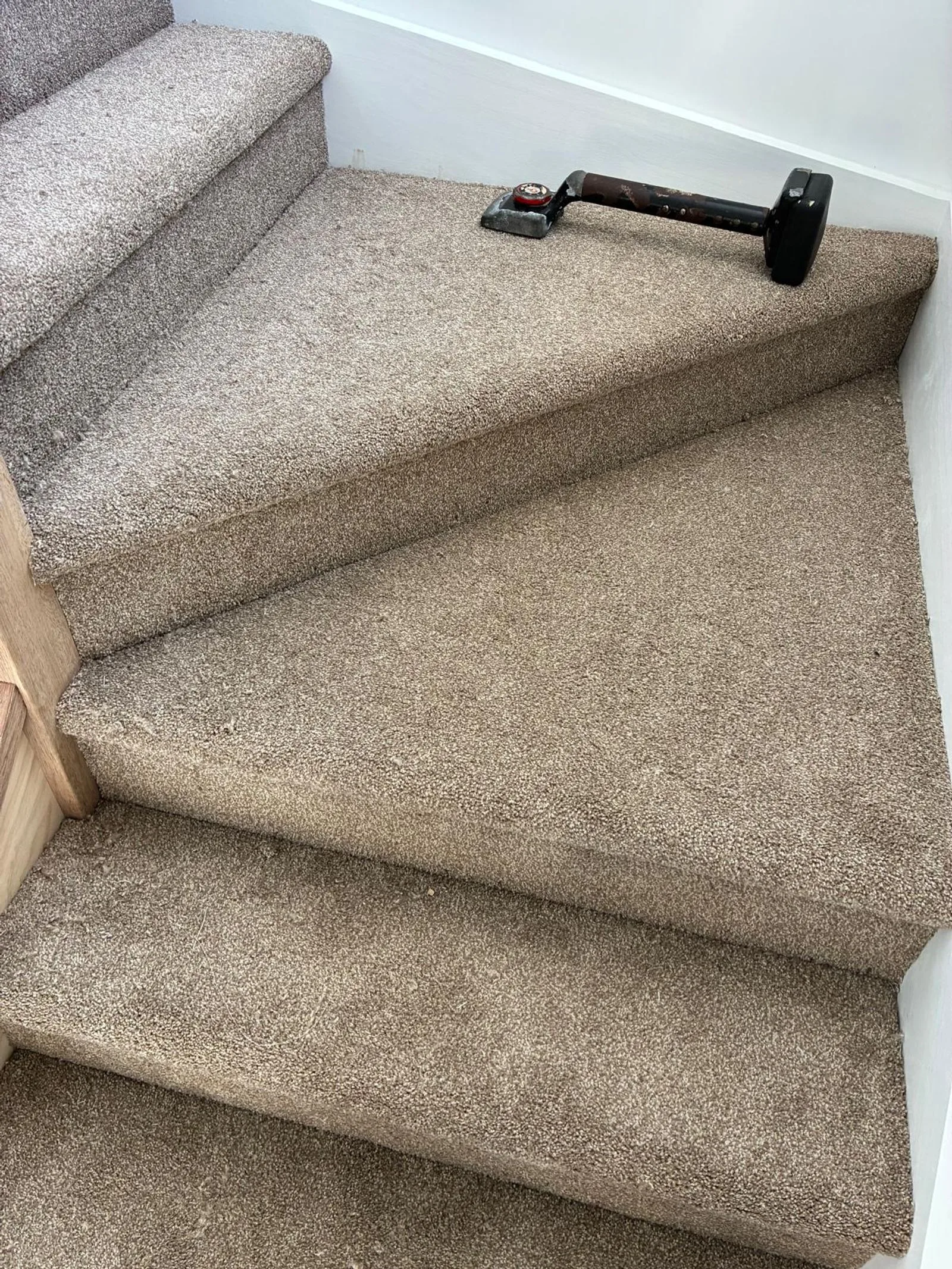 Professional stairs carpet installation